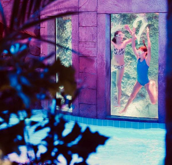 Børn der bader i the reef